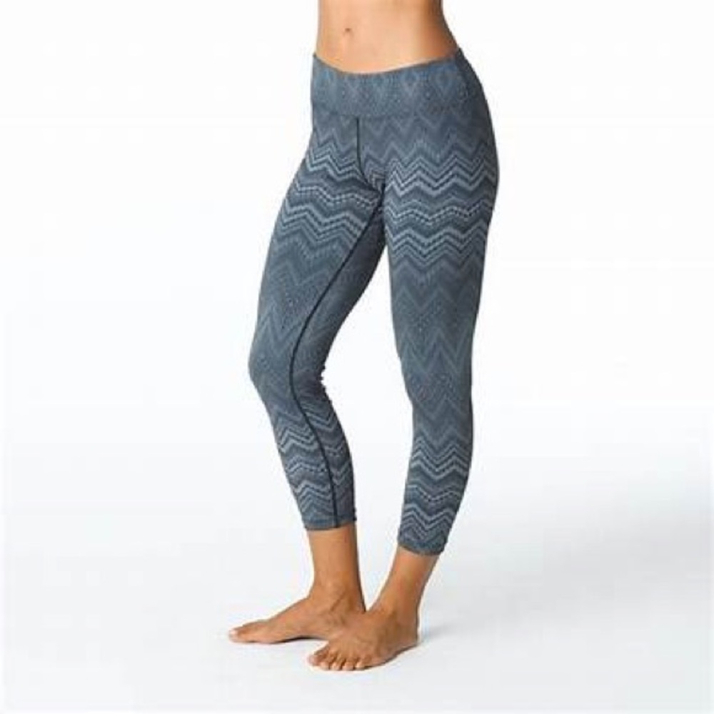 PrAna breath Roxanne printed leggings gray and black chevron size XS super cute